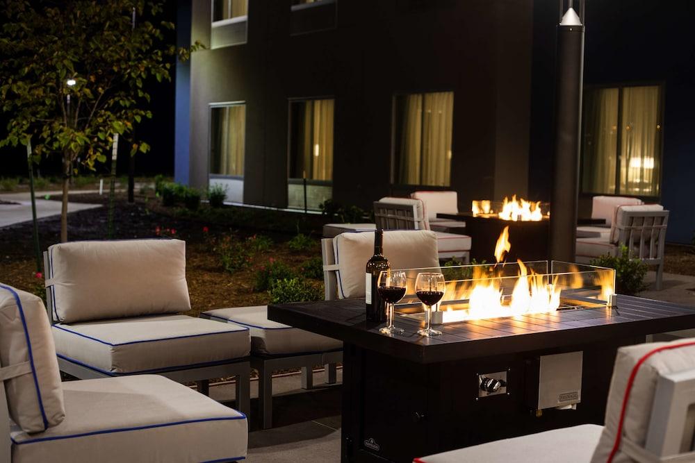 Stonehill Lawrence, Trademark Collection By Wyndham Hotel